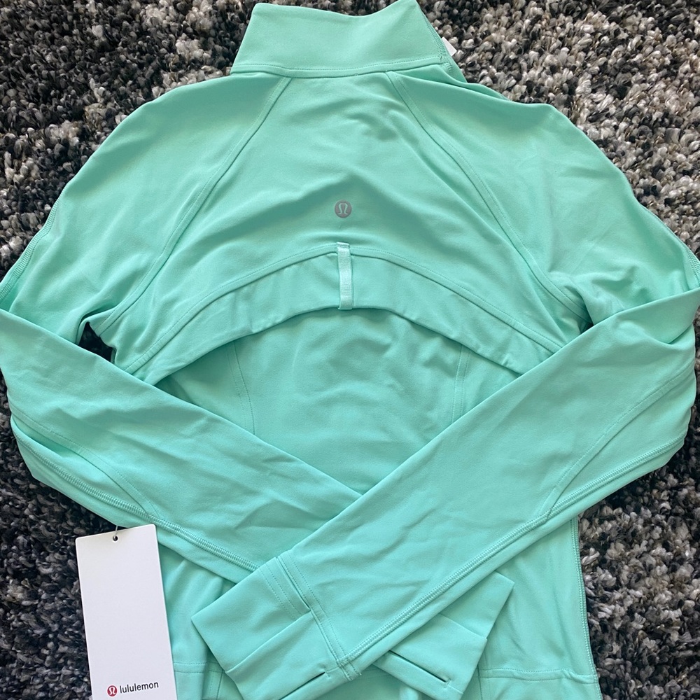 ✨SOLD✨NWT Lululemon Nulu Cropped Define Jacket! - Picture 2 of 5